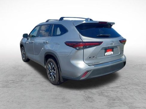 Certified 2025 Toyota Highlander XLE image 5