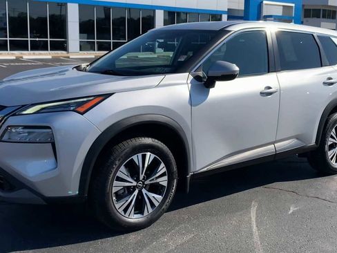 Used 2022 Nissan Rogue SV image 4