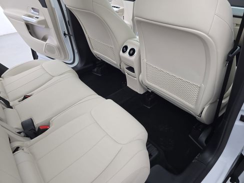 Used 2022 Mercedes-Benz GLB 250 w/ Premium Package Lite image 11