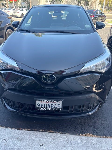 Used 2022 Toyota C-HR XLE FWD image 2
