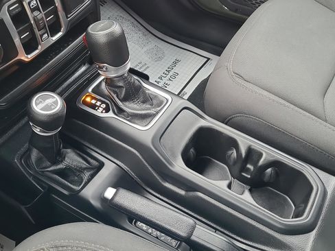 Used 2023 Jeep Gladiator Willys image 21