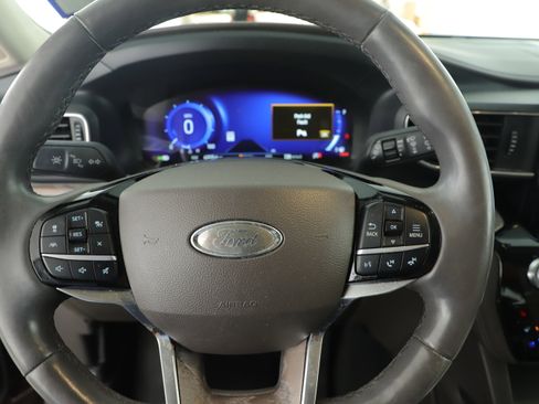 Used 2022 Ford Explorer Platinum w/ Equipment Group 601A AWD/4WD image 13