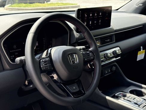 Used 2026 Honda Pilot Black Edition image 3