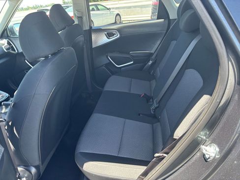 Used 2025 Kia Soul LX w/ LX Technology Package FWD image 23