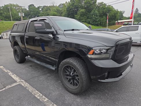 Used 2018 RAM 1500 Express w/ Black Ram 1500 Express Group AWD/4WD image 1