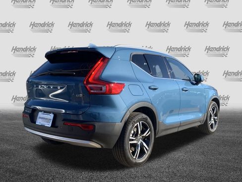 Used 2025 Volvo XC40 B5 Core image 10