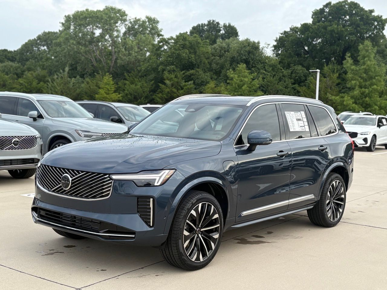New 2026 Volvo XC90 T8 Plus w/ Protection Package Premier AWD/4WD image 2