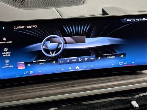 Certified 2024 BMW X7 xDrive40i w/ Executive Package image 27