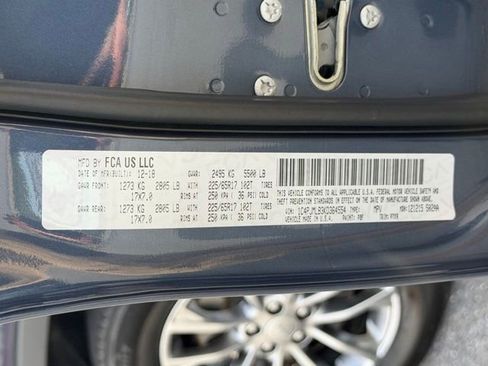 Used 2019 Jeep Cherokee Latitude Plus w/ Cold Weather Group AWD/4WD image 22