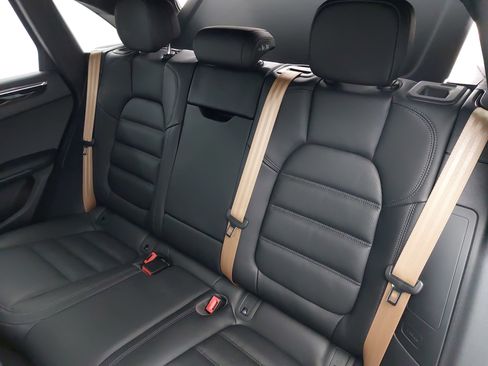 New 2026 Porsche Macan image 16