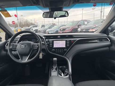 Used 2018 Toyota Camry LE image 21