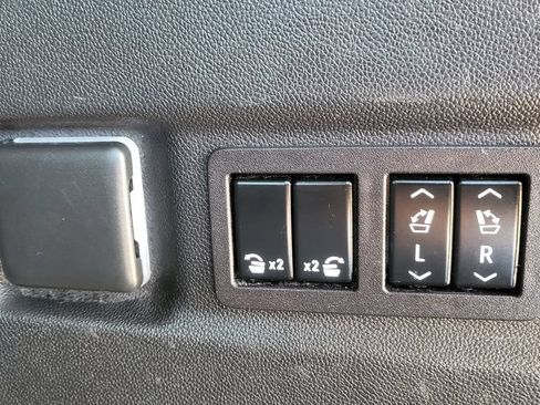 Used 2023 Chevrolet Suburban Premier AWD/4WD image 14