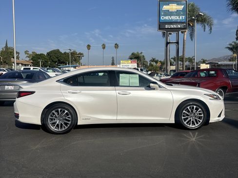 Used 2022 Lexus ES 300h image 2