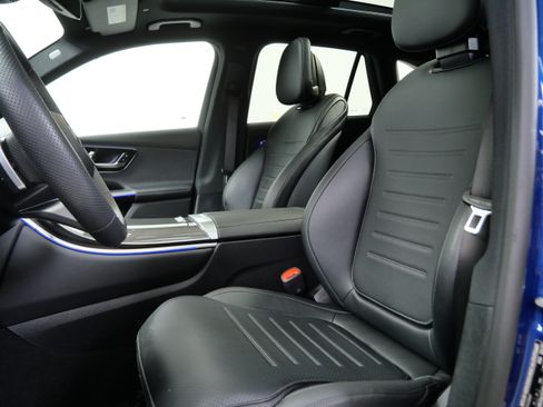 Used 2025 Mercedes-Benz GLC 300 4MATIC image 15
