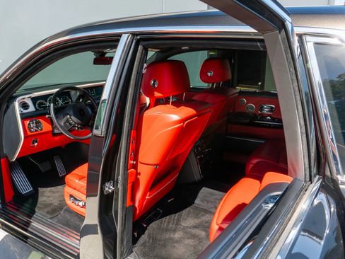 Used 2021 Rolls-Royce Phantom Sedan RWD image 81
