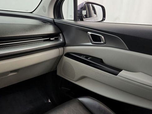 Used 2022 Kia Carnival LX FWD image 13