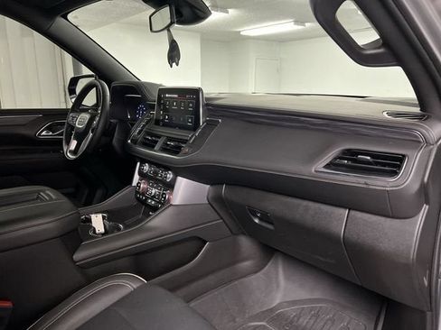 Certified 2023 GMC Yukon XL SLT w/ SLT Luxury Package AWD/4WD image 29