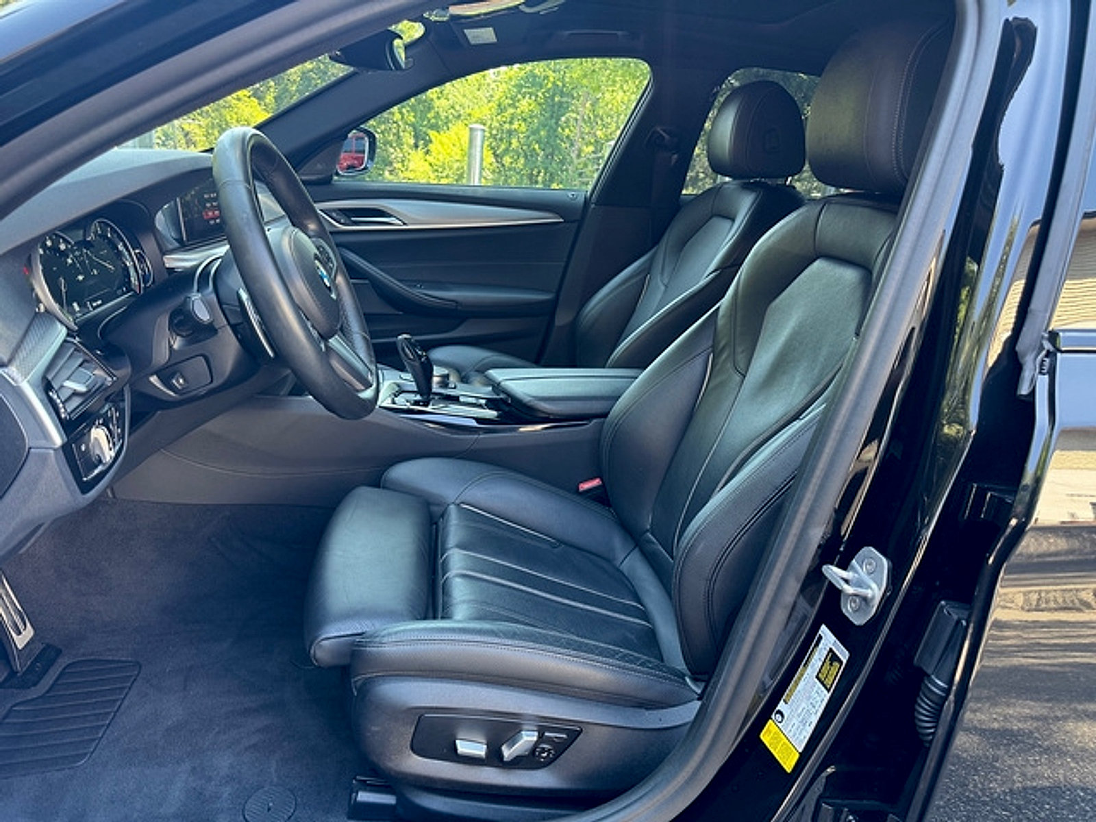 Used 2019 BMW 530i w/ M Sport Package RWD image 11
