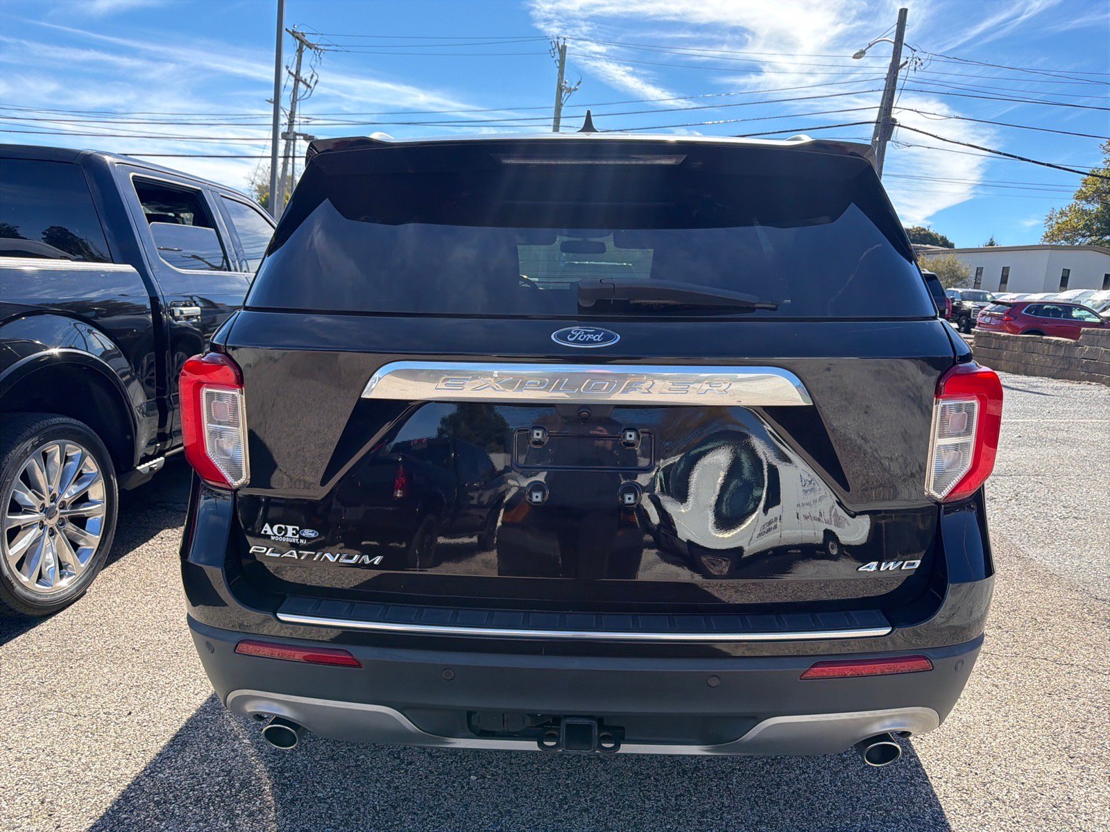 Used 2021 Ford Explorer Platinum w/ Premium Technology Package AWD/4WD image 6