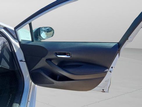 Used 2020 Toyota Corolla LE image 36