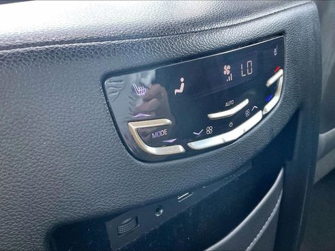 Used 2017 Cadillac Escalade Luxury image 12