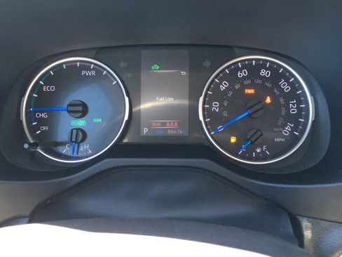 Used 2021 Toyota RAV4 XLE AWD/4WD image 2
