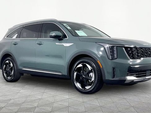 Certified 2026 Kia Sorento EX FWD image 3