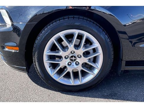 Used 2013 Ford Mustang Premium RWD image 9
