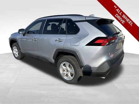 Used 2021 Toyota RAV4 LE image 3