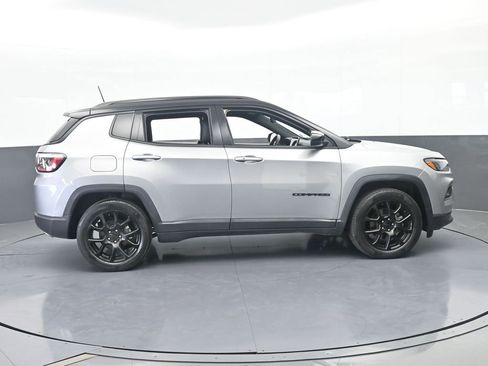 Used 2022 Jeep Compass Latitude FWD image 7