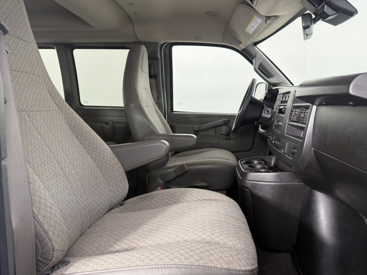Used 2025 Chevrolet Express 3500 LT w/ LT Preferred Equipment Group RWD image 10