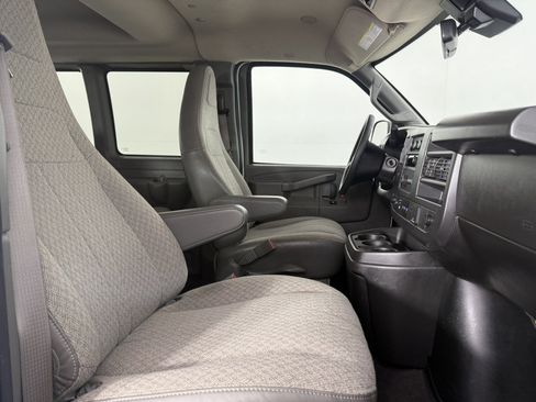 Used 2025 Chevrolet Express 3500 LT w/ LT Preferred Equipment Group RWD image 10