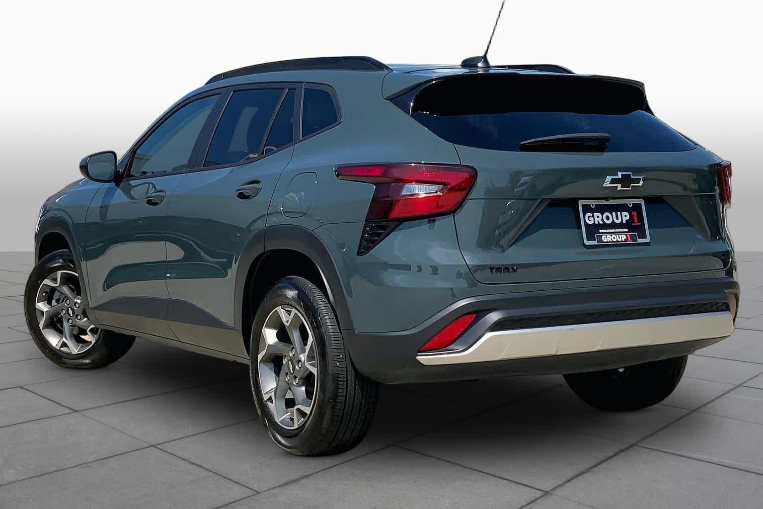 Used 2025 Chevrolet Trax LT w/ LT Convenience Package FWD image 12