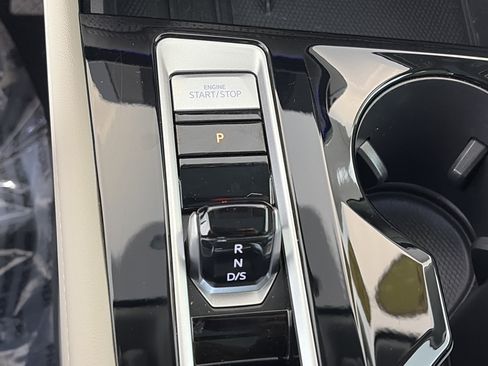 Used 2025 Volkswagen Atlas SEL image 31