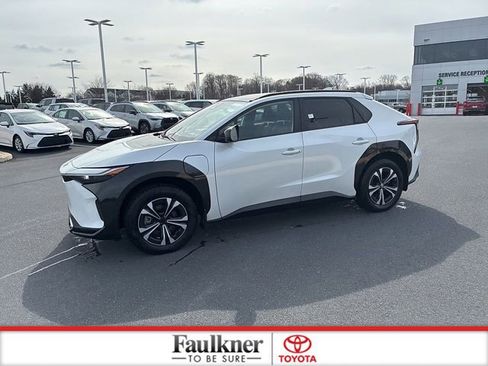 Used 2023 Toyota bZ4X XLE w/ Weather Package image 14