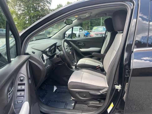 Used 2020 Chevrolet Trax LT FWD image 9