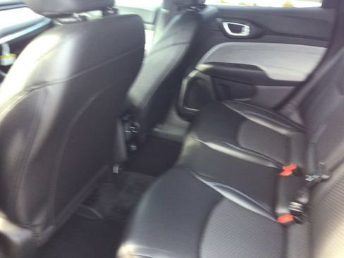 Used 2025 Jeep Compass Latitude AWD/4WD image 40