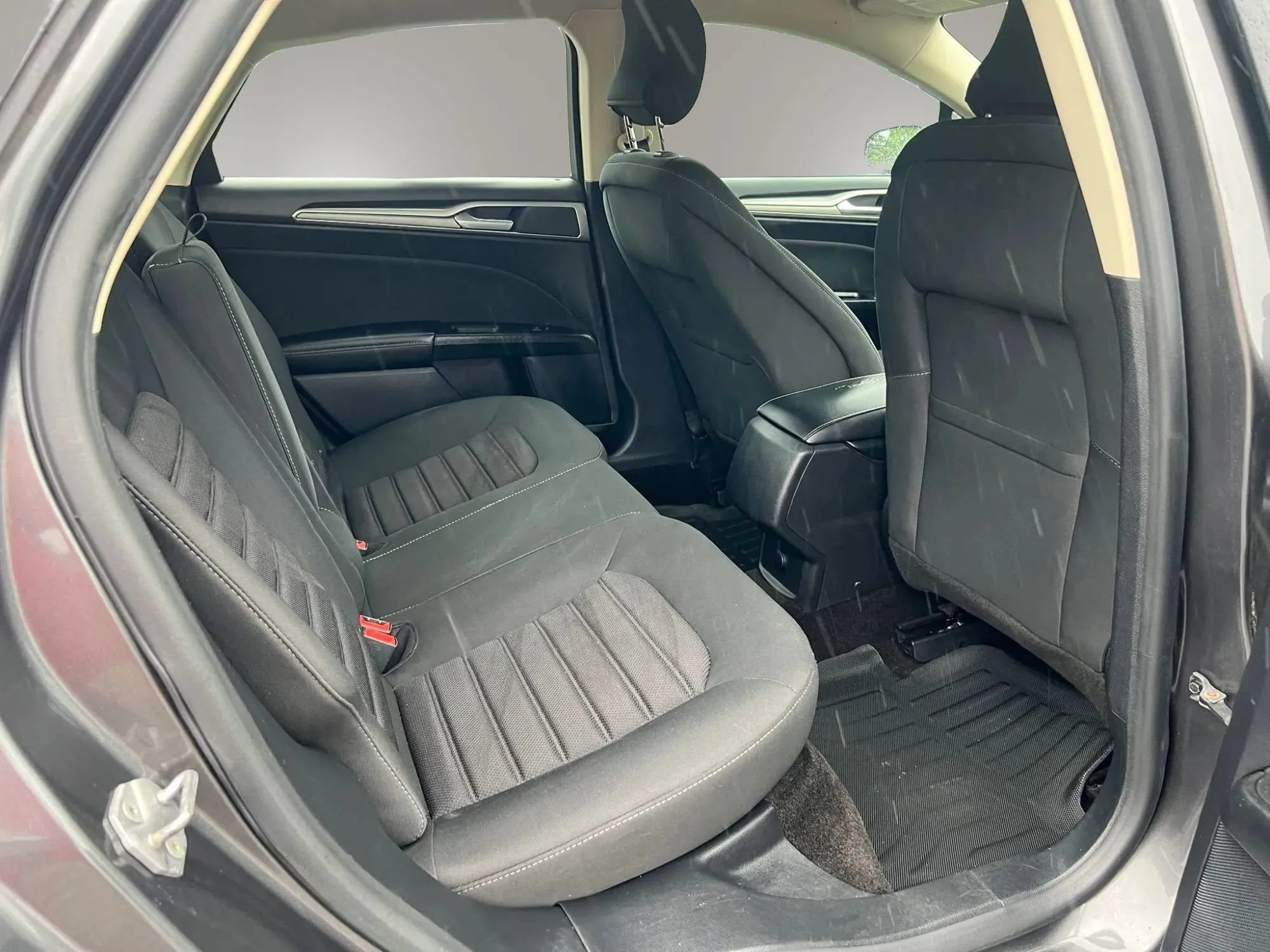 Used 2018 Ford Fusion SE FWD image 27