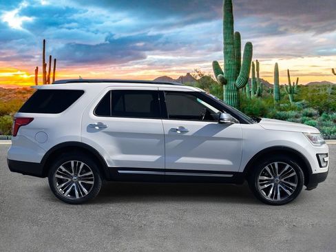 Used 2017 Ford Explorer Platinum image 2