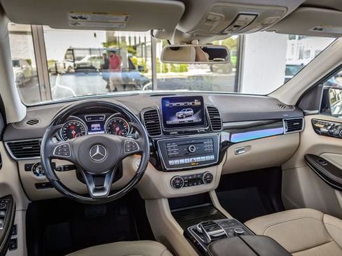 Used 2018 Mercedes-Benz GLS 550 4MATIC image 30