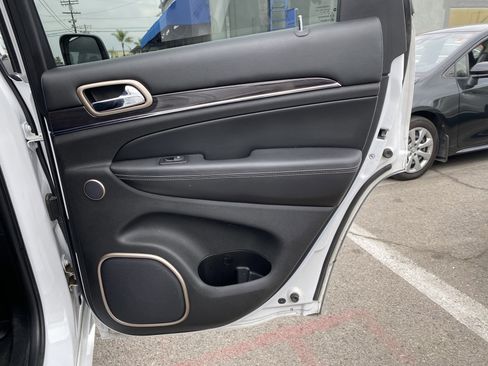 Used 2015 Jeep Grand Cherokee Overland image 20