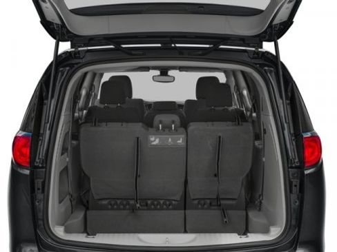 Used 2017 Chrysler Pacifica Touring image 15