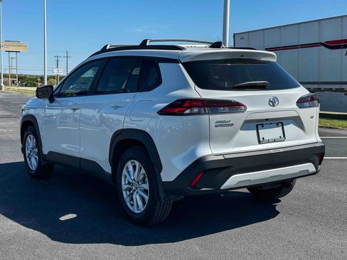 Used 2026 Toyota Corolla Cross LE image 8