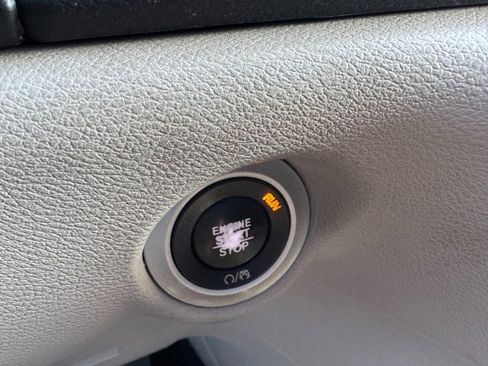 Used 2017 Chrysler Pacifica Touring image 22