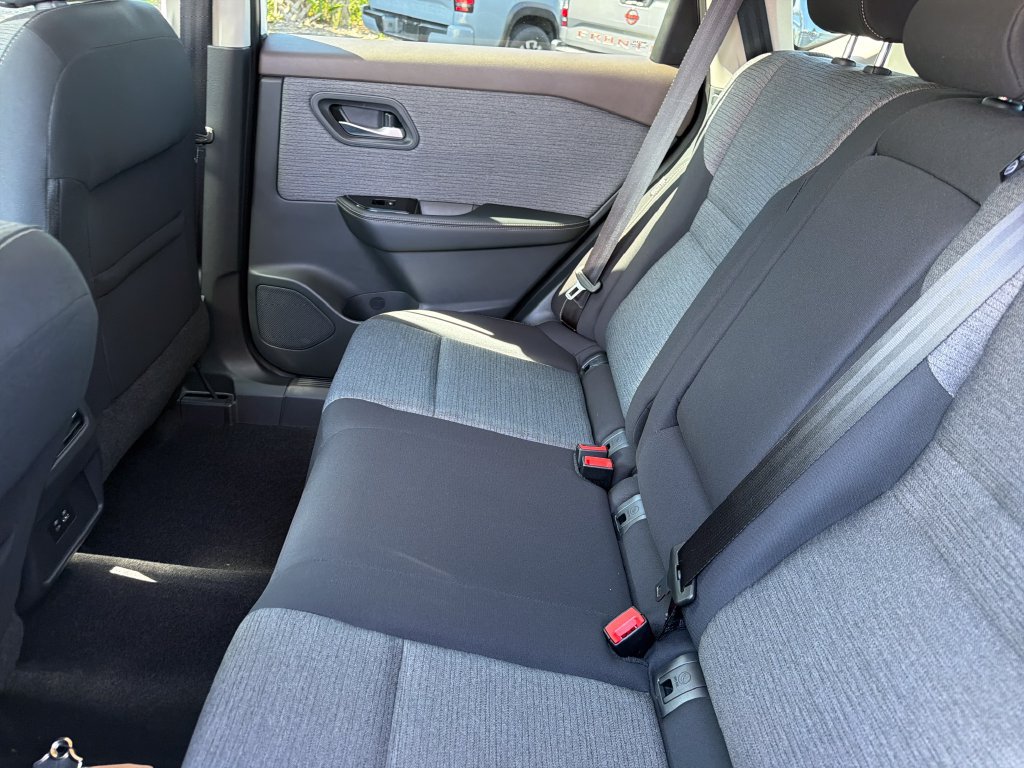Used 2021 Nissan Rogue SV FWD image 31