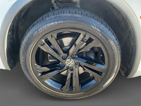 Used 2023 Volkswagen Tiguan SE R-Line image 15