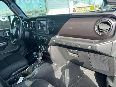 Used 2021 Jeep Wrangler Unlimited Sport image 19