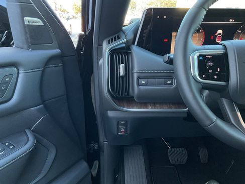 New 2026 Nissan Armada SL image 32