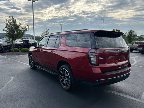 Used 2021 Chevrolet Suburban RST w/ Luxury Package AWD/4WD image 5
