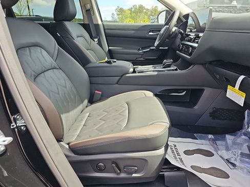 New 2026 Nissan Pathfinder Platinum w/ Accent Package FWD image 14